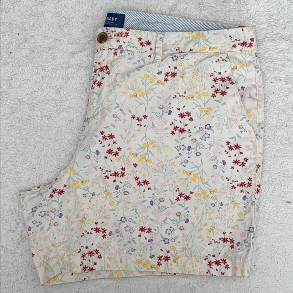 Old Navy Everyday Short - Picture 2 of 5